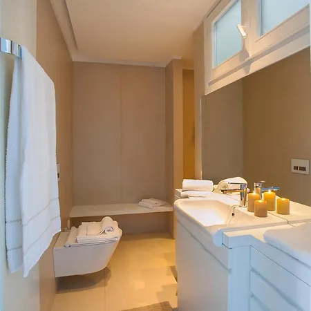 Veglio Sleeps 10 Pool ラーリオ