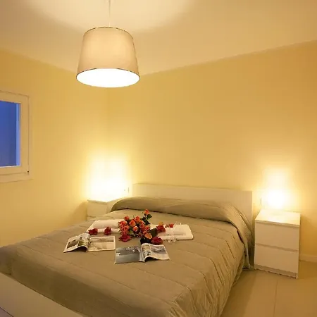 ヴィラ Veglio Sleeps 10 Pool ラーリオ